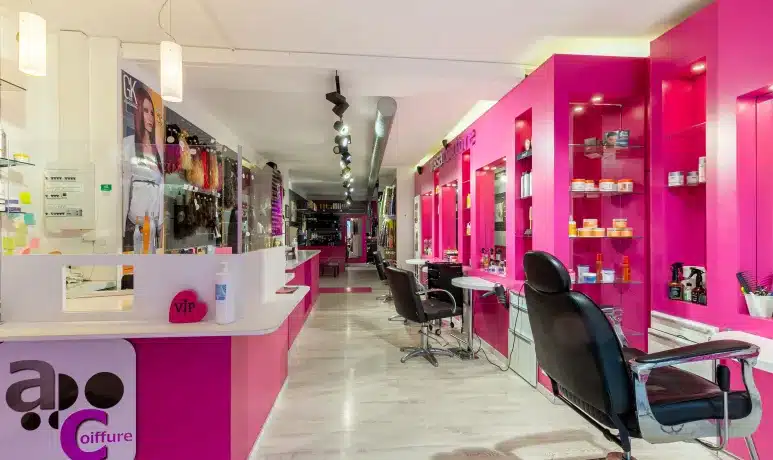 Espace coiffure professionnel dans le salon Aïssa Coiffure à Brest