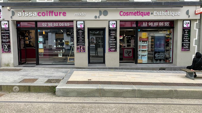 Espace coiffure professionnel dans le salon Aïssa Coiffure à Brest