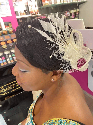Chignon élégant réalisé en salon de coiffure